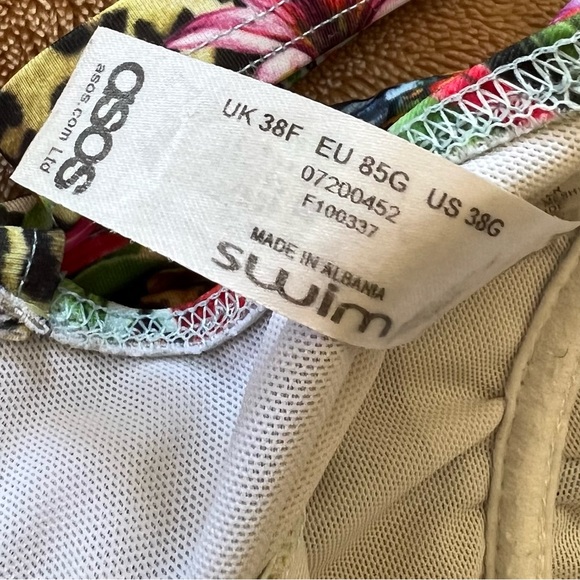 ASOS DESIGN Curve Underwired Swimsuit In Festival Tropical Print - Picture 5 of 13